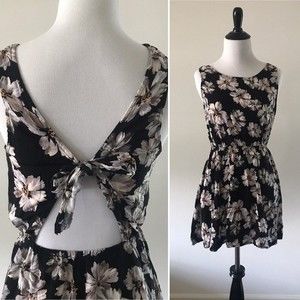 Forever 21 Daisy Floral Scoop Neck Tie Back Mini Dress - Small